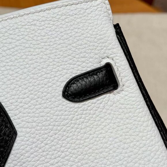 Classic Hermes Bag: A Stylish and Versatile Choice for Elegance - Picture 4 of 6